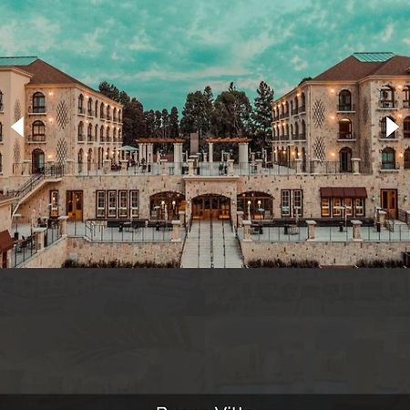 Buona Vitta Gramado Resort & Spa By Gramado Parks ภายนอก รูปภาพ The photo shows a spacious and elegant building design, likely a hotel or resort. The structure features multiple stories and large windows, with outdoor seating areas visible on a terrace or patio. The exterior has a combination of stone and modern 